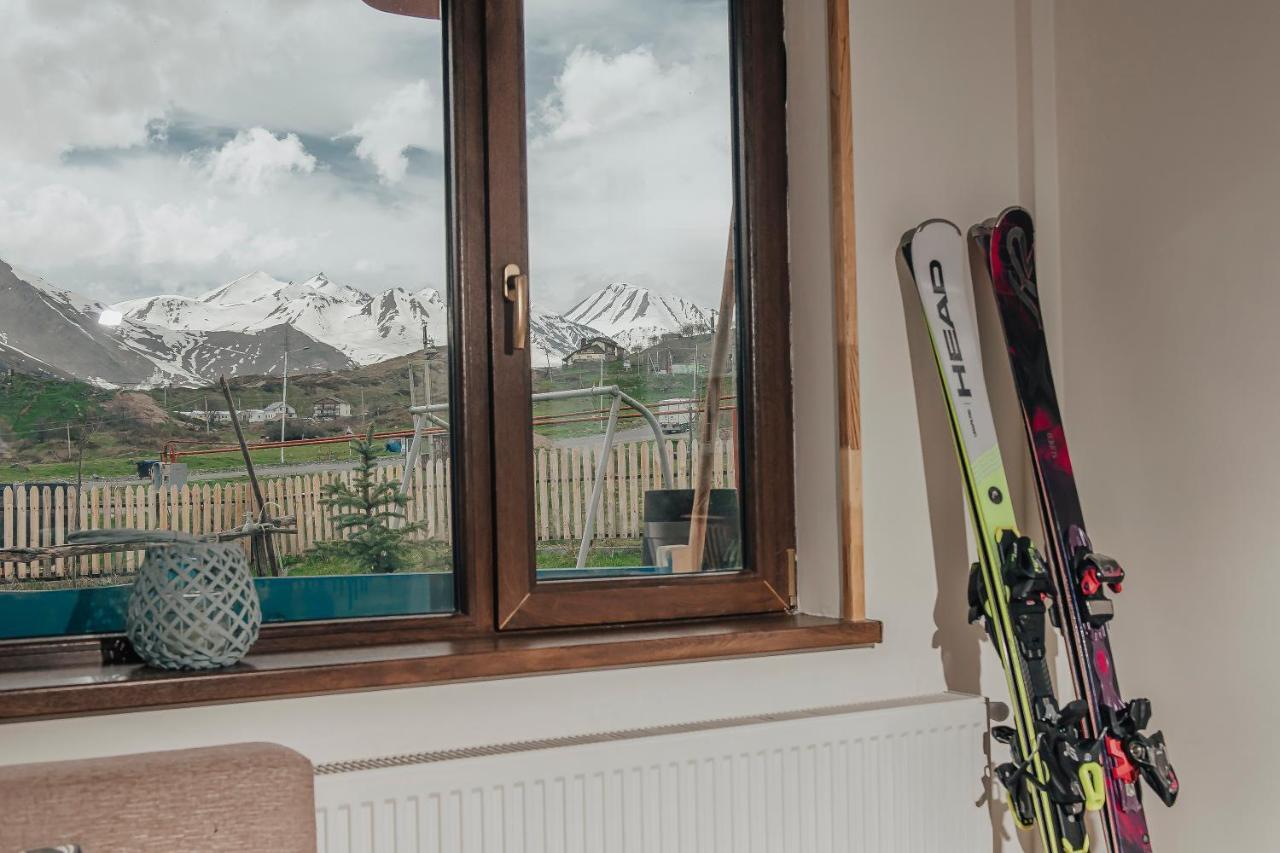 Ski House Bluebird Gudauri Exteriör bild